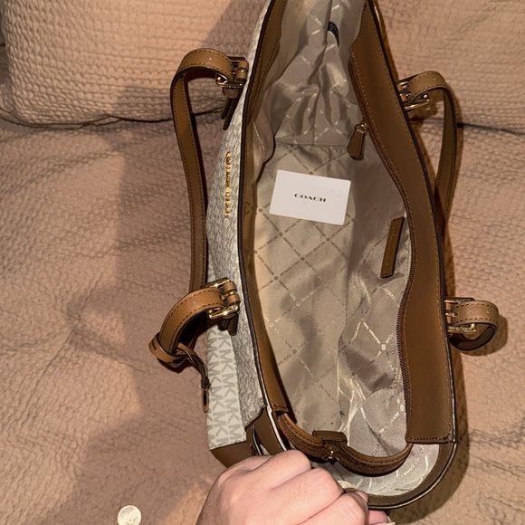 Michael Kors handbag and matching wallet - Picture 5 of 9